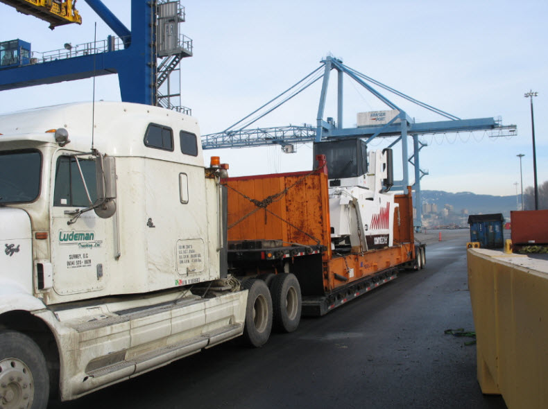 Ludeman Trucking Equipment: 40' Flat rack with a machine coming off the Vancouver port